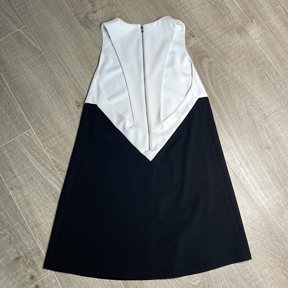 ALICE & OLIVIA Maya Colorblock Racerback Black White Deep V Sleeveless Dress - Picture 9 of 12
